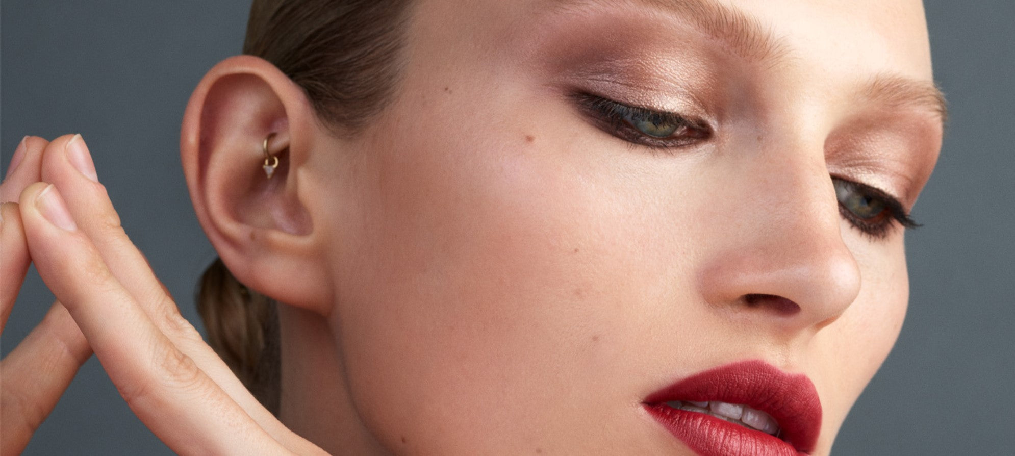 These White Eyeliner Makeup Looks For Fall Will Refresh Your Moody Beauty  Routine
