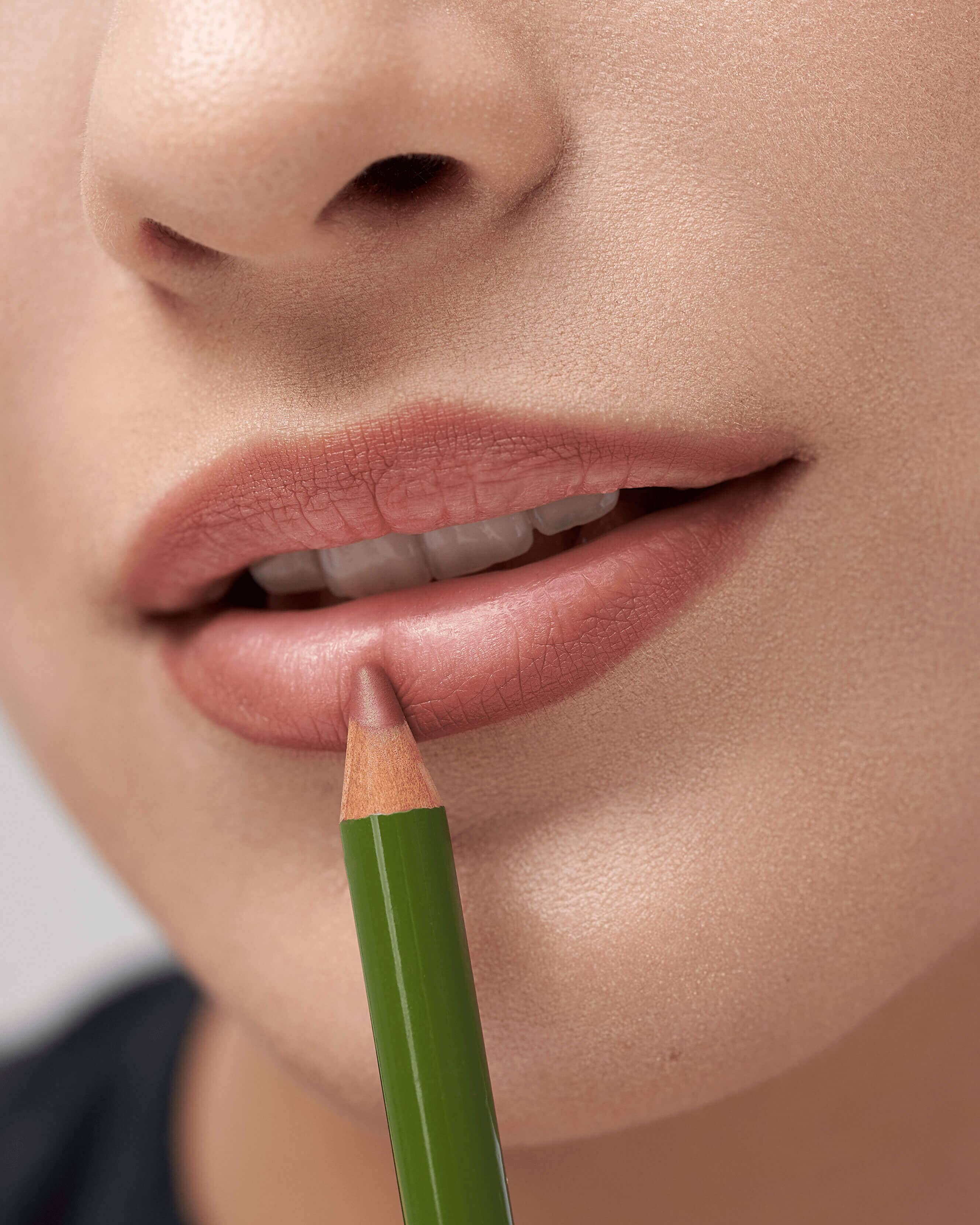 Cinnamon (warm brown with red undertones and a matte finish)