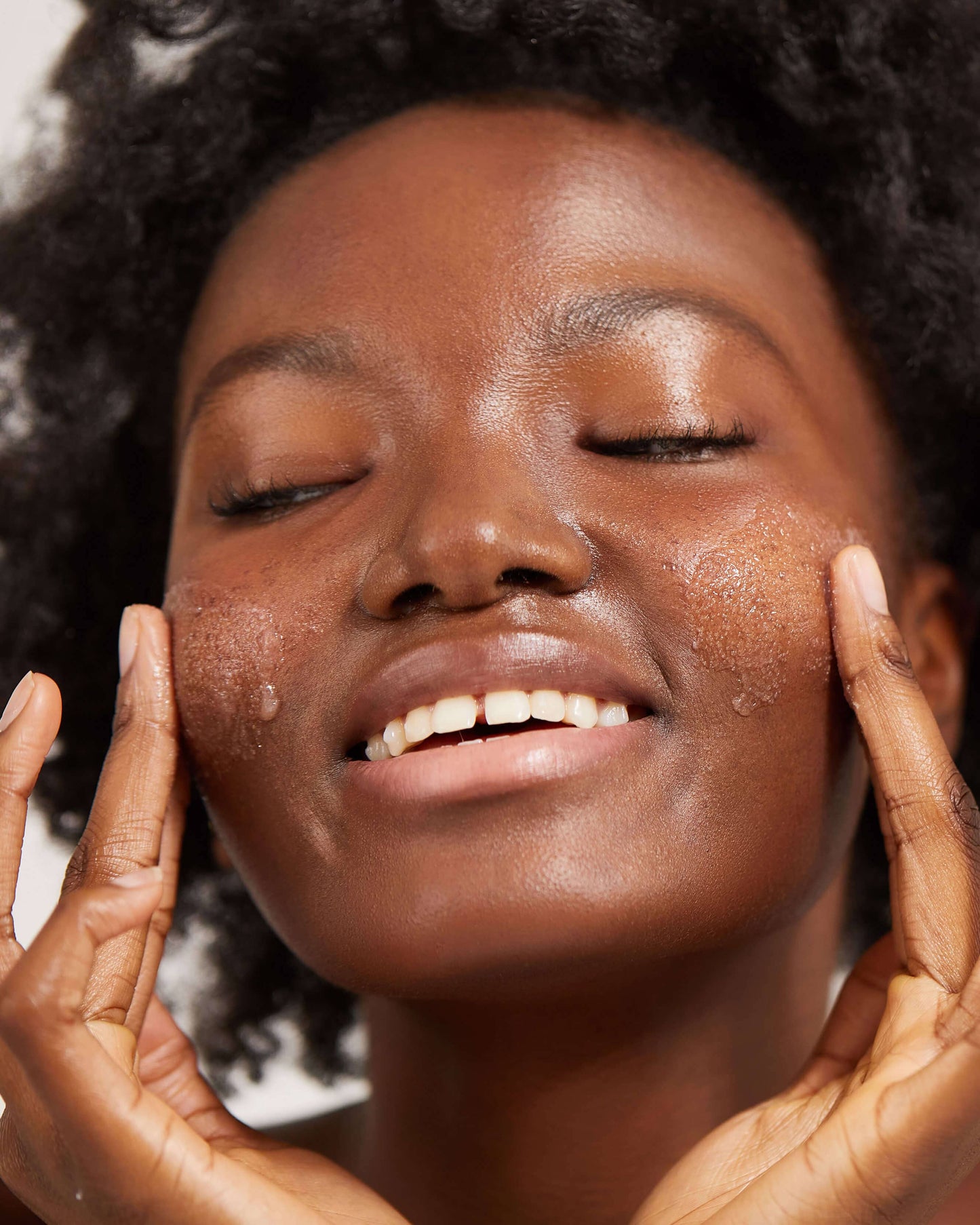 GOOPGLOW Cloudberry Exfoliating Jelly Cleanser