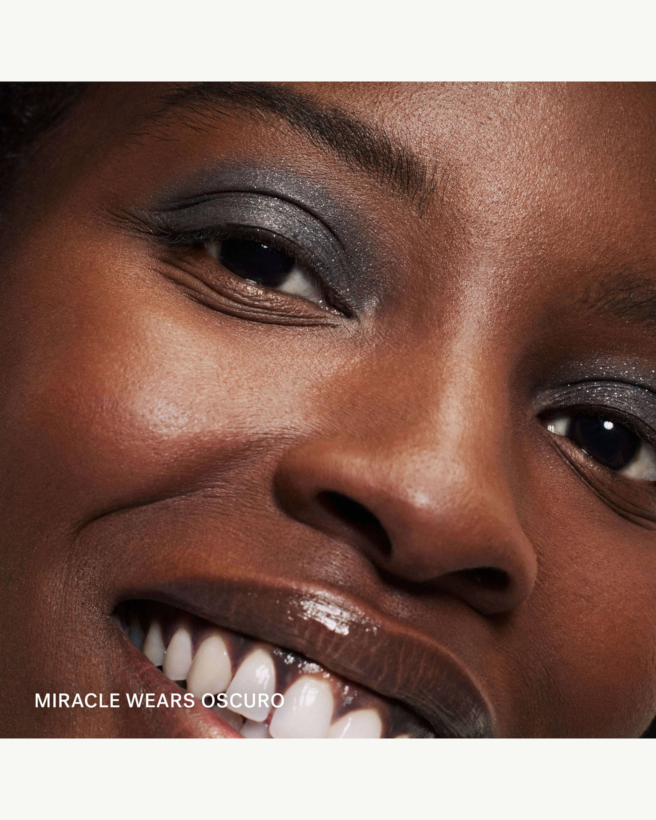 Oscuro (black pearl shimmer)