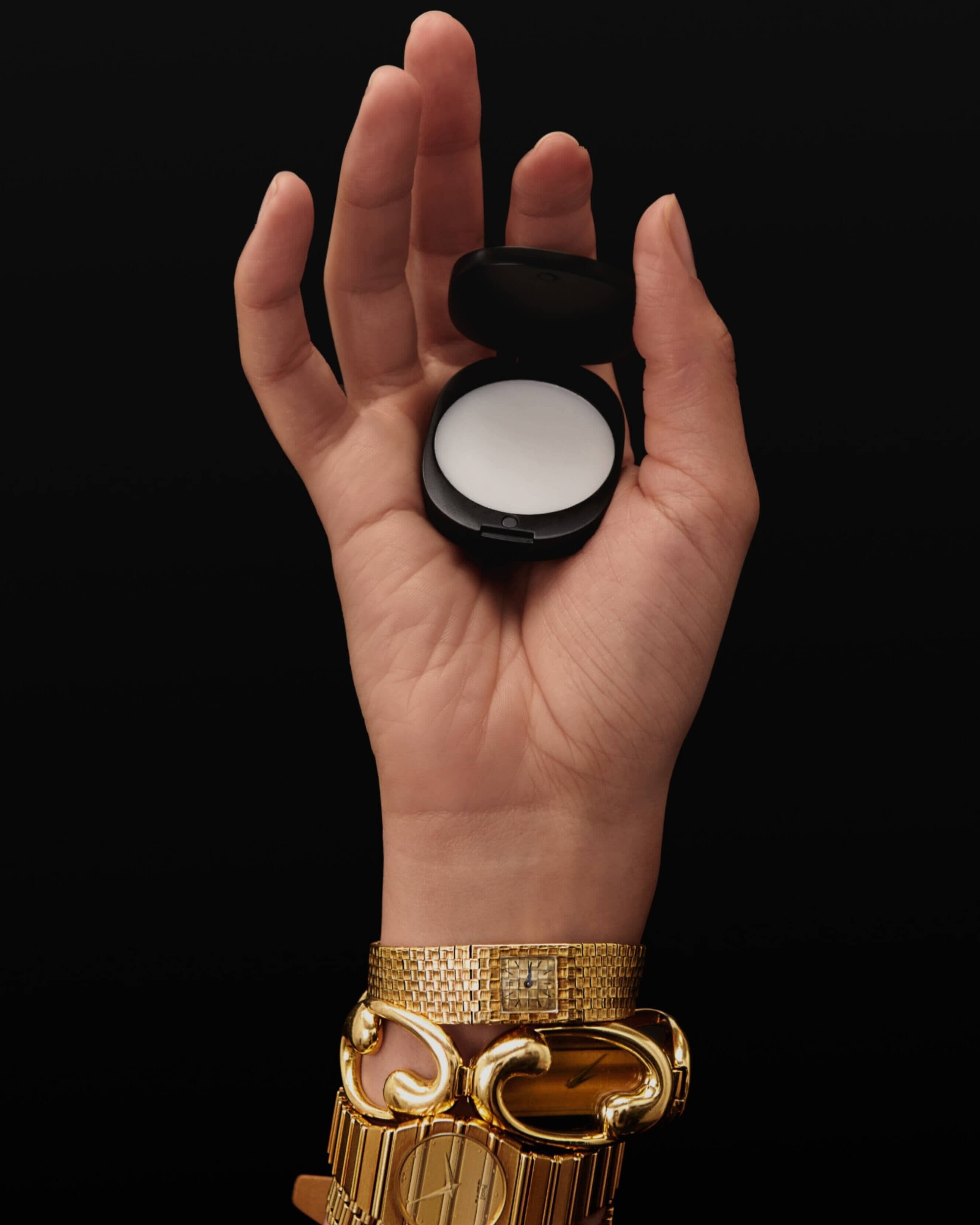 BRALESS: The Solid Perfume