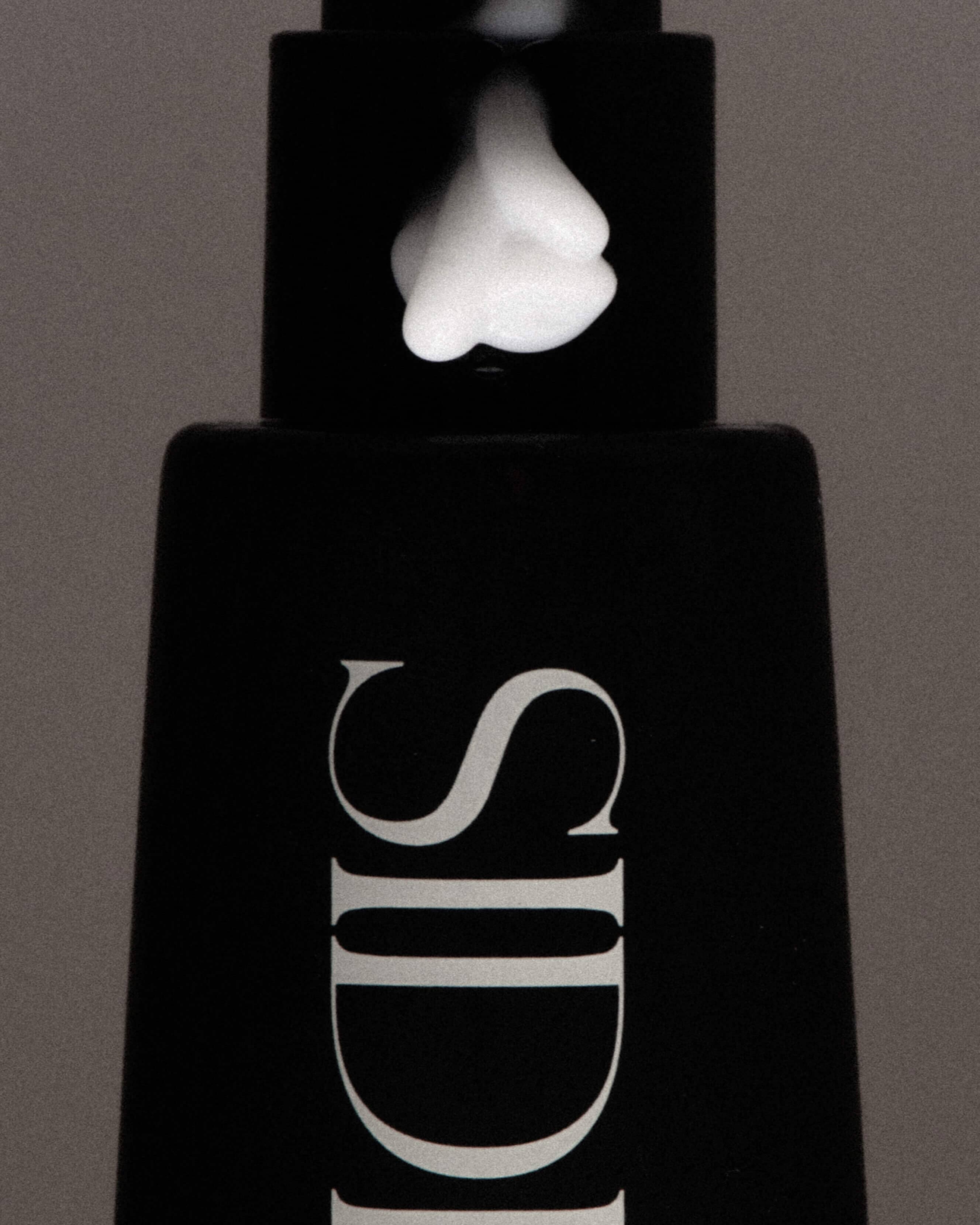 BRALESS - The Hand Serum