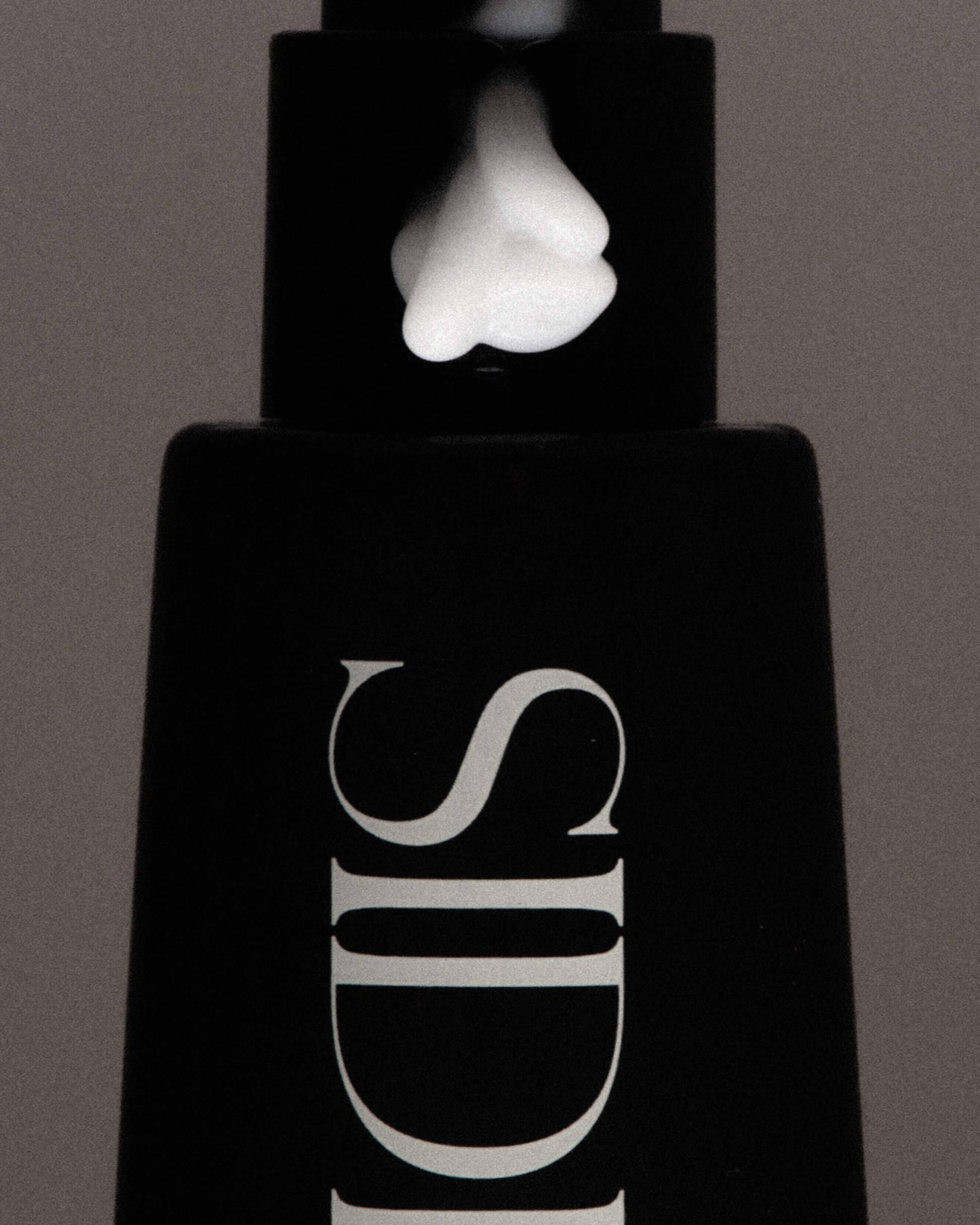 BRALESS - The Hand Serum